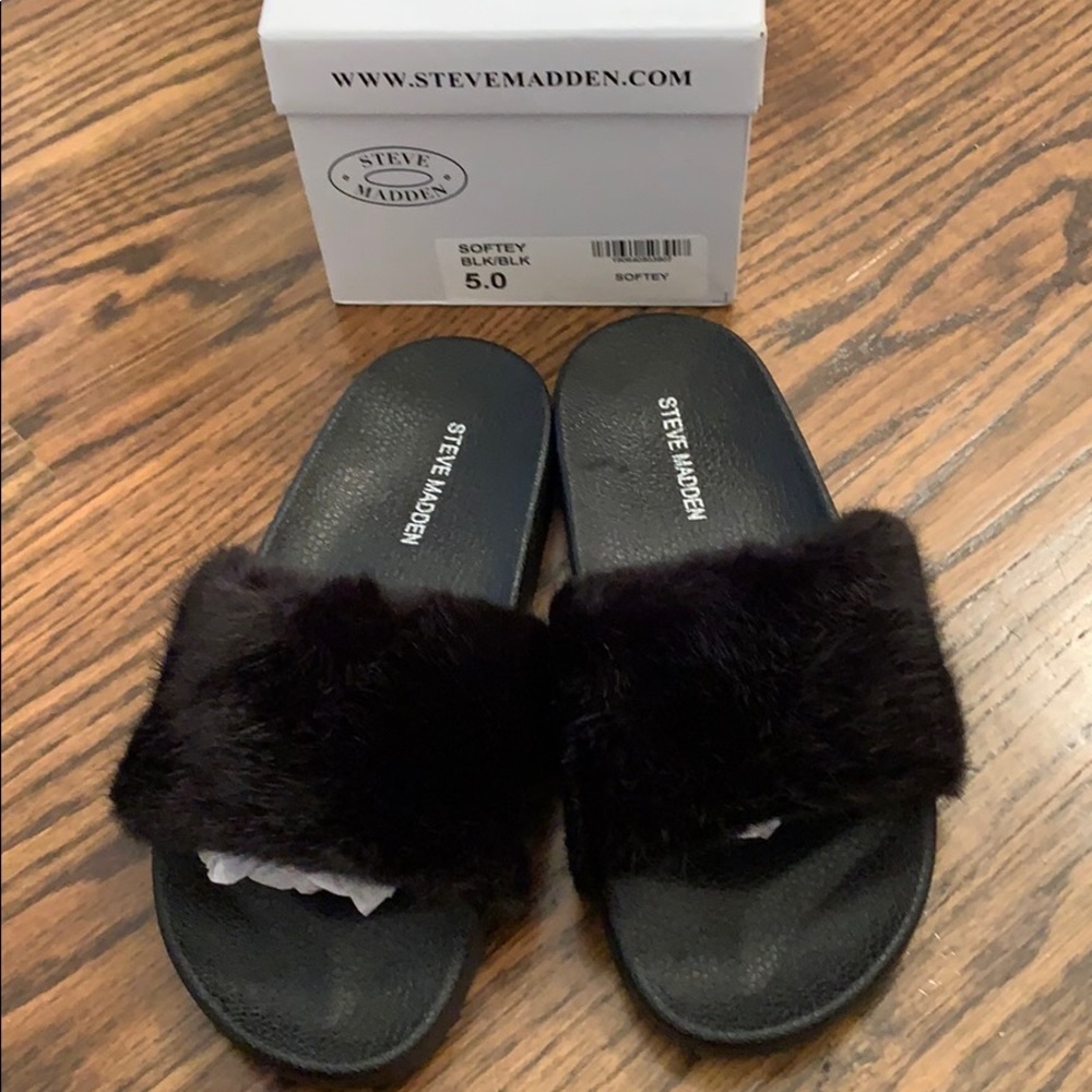 Softey Steve Madden slides